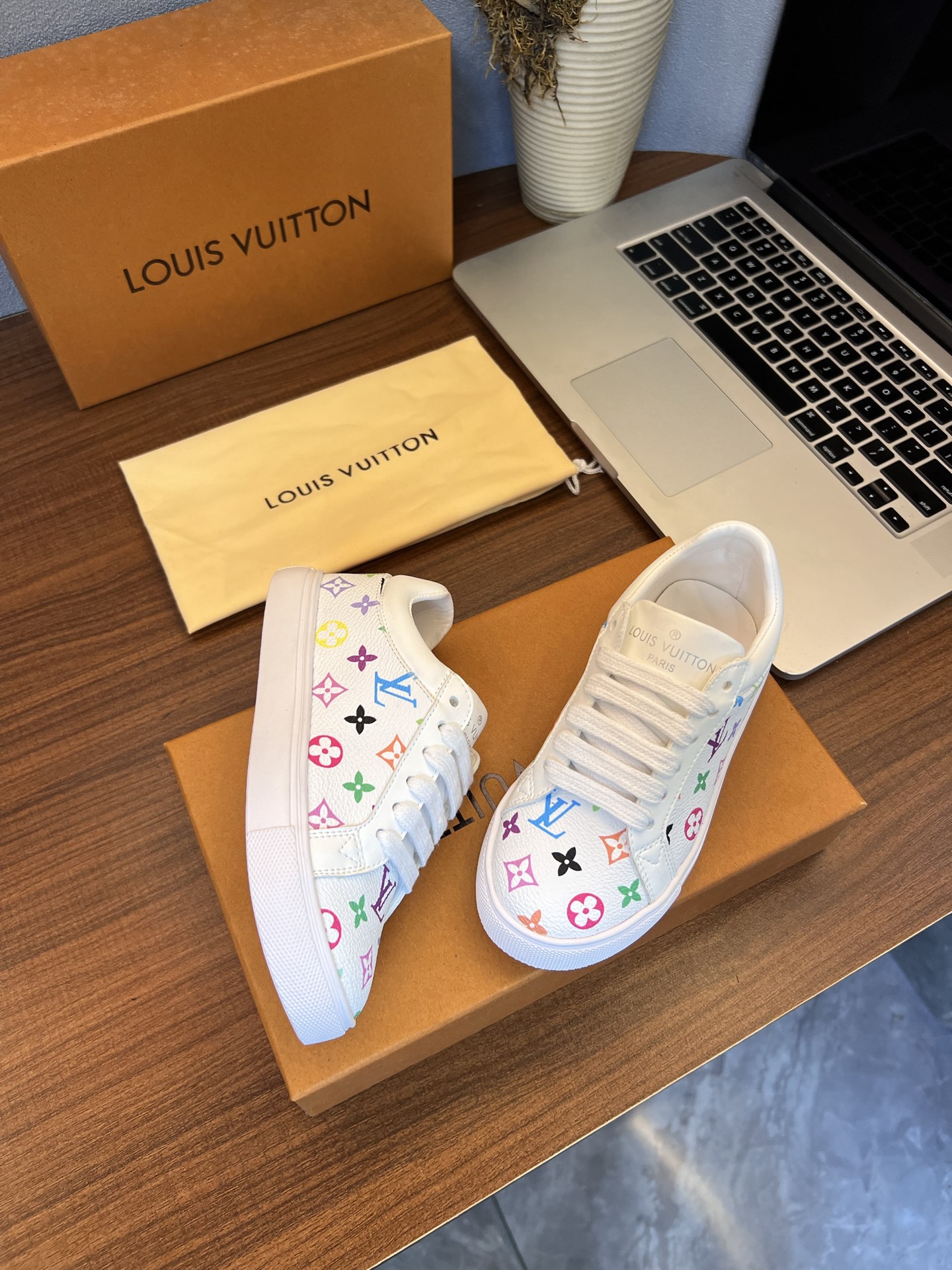 Children's shoes child